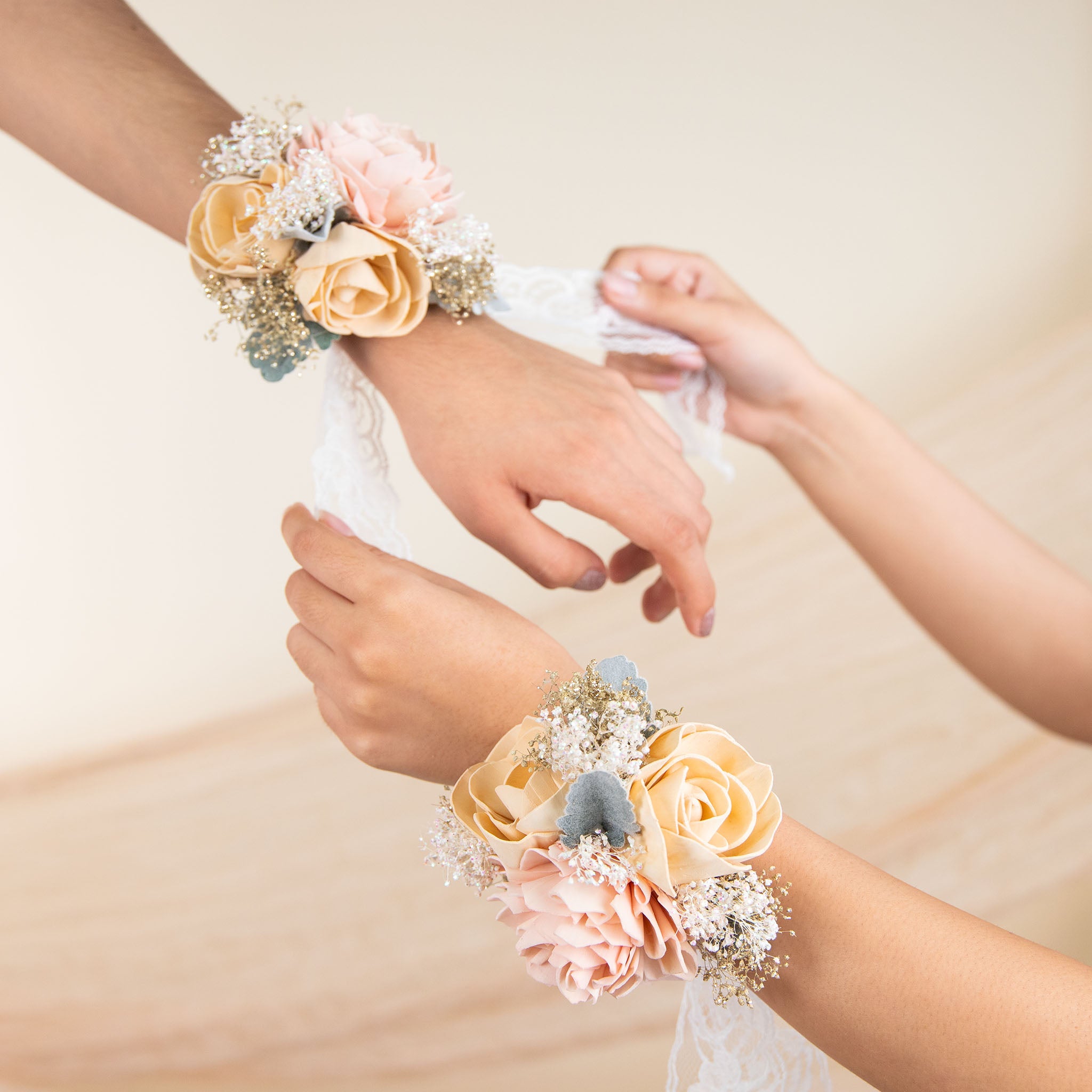 natural corsageコサージュ All That Glam Corsage (Set Of 3) – Sola Wood Flowers