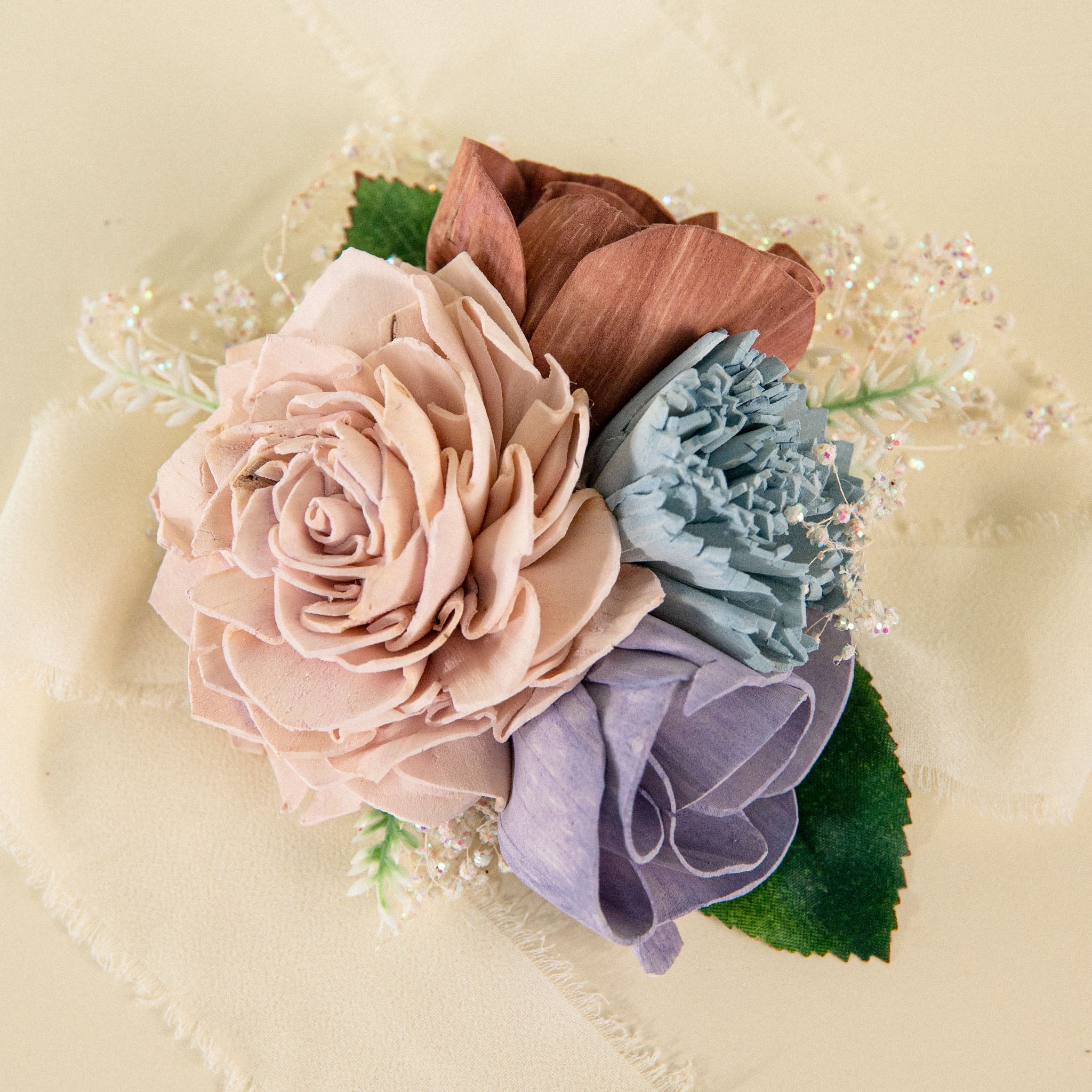 Luxe Daisy Simple Corsage* – Sola Wood Flowers