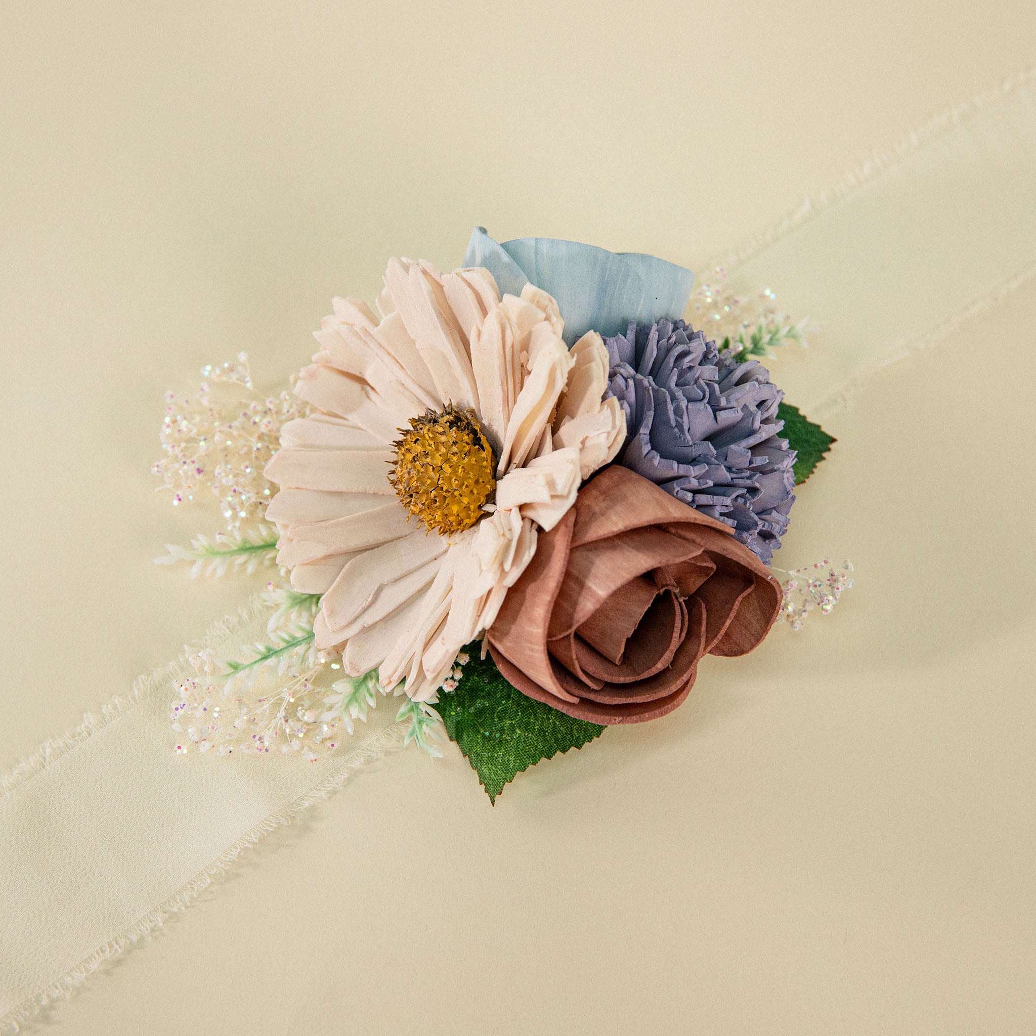 Luxe Daisy Special Corsage – Sola Wood Flowers