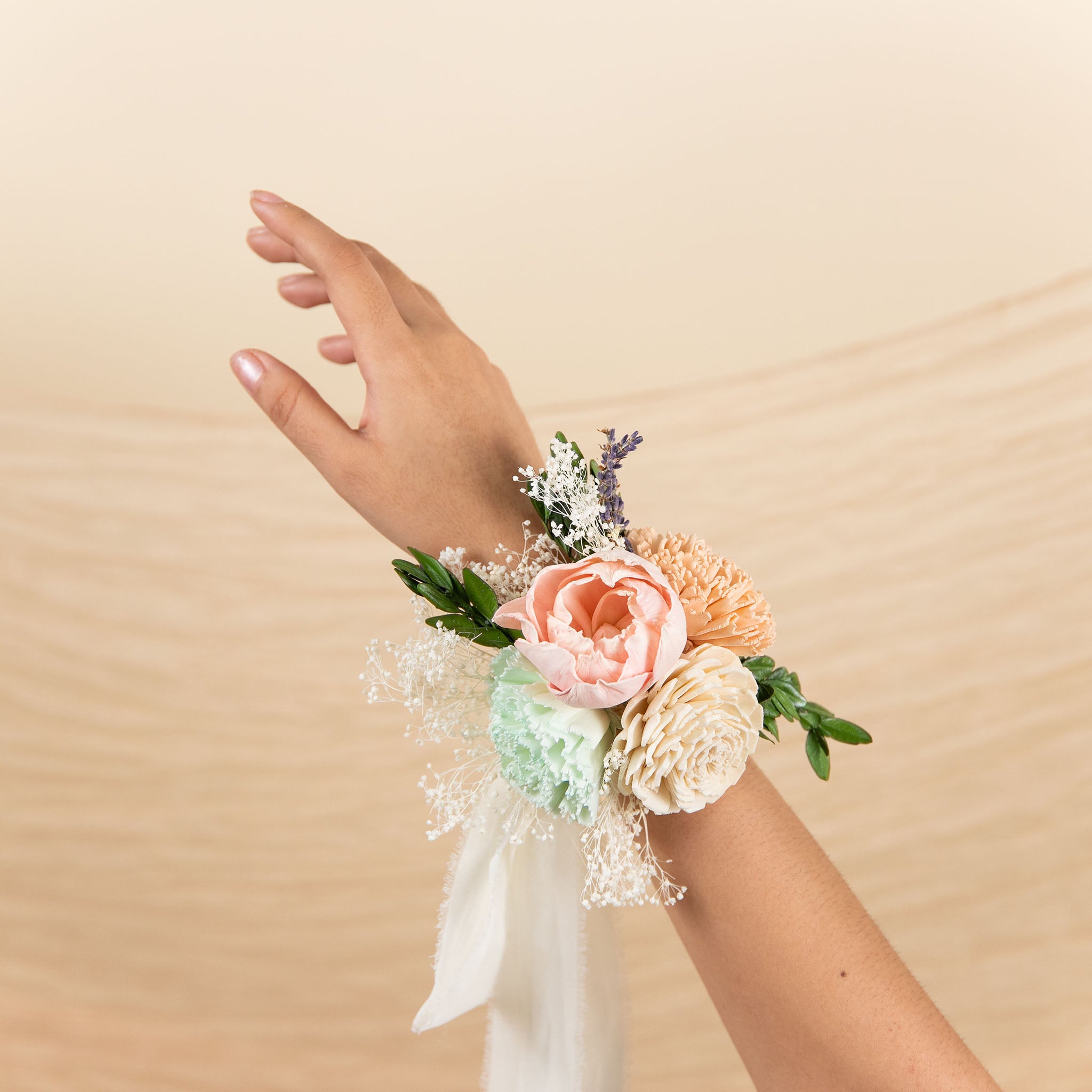 Luxe Aura Special Corsage – Sola Wood Flowers