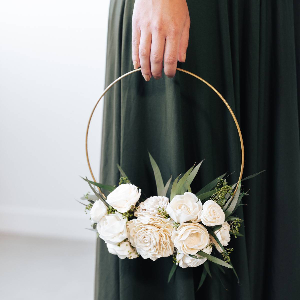 Perfect Simplicity Hoop Bouquet – Sola Wood Flowers