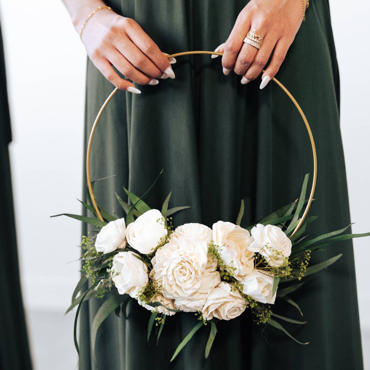 Perfect Simplicity Hoop Bouquet – Sola Wood Flowers