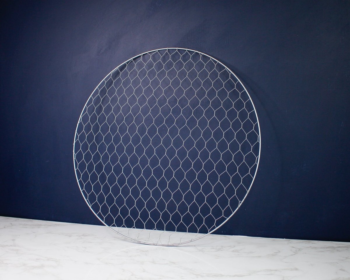 Round Chicken Wire Wreath (Multiple Sizes) – Sola Wood Flowers