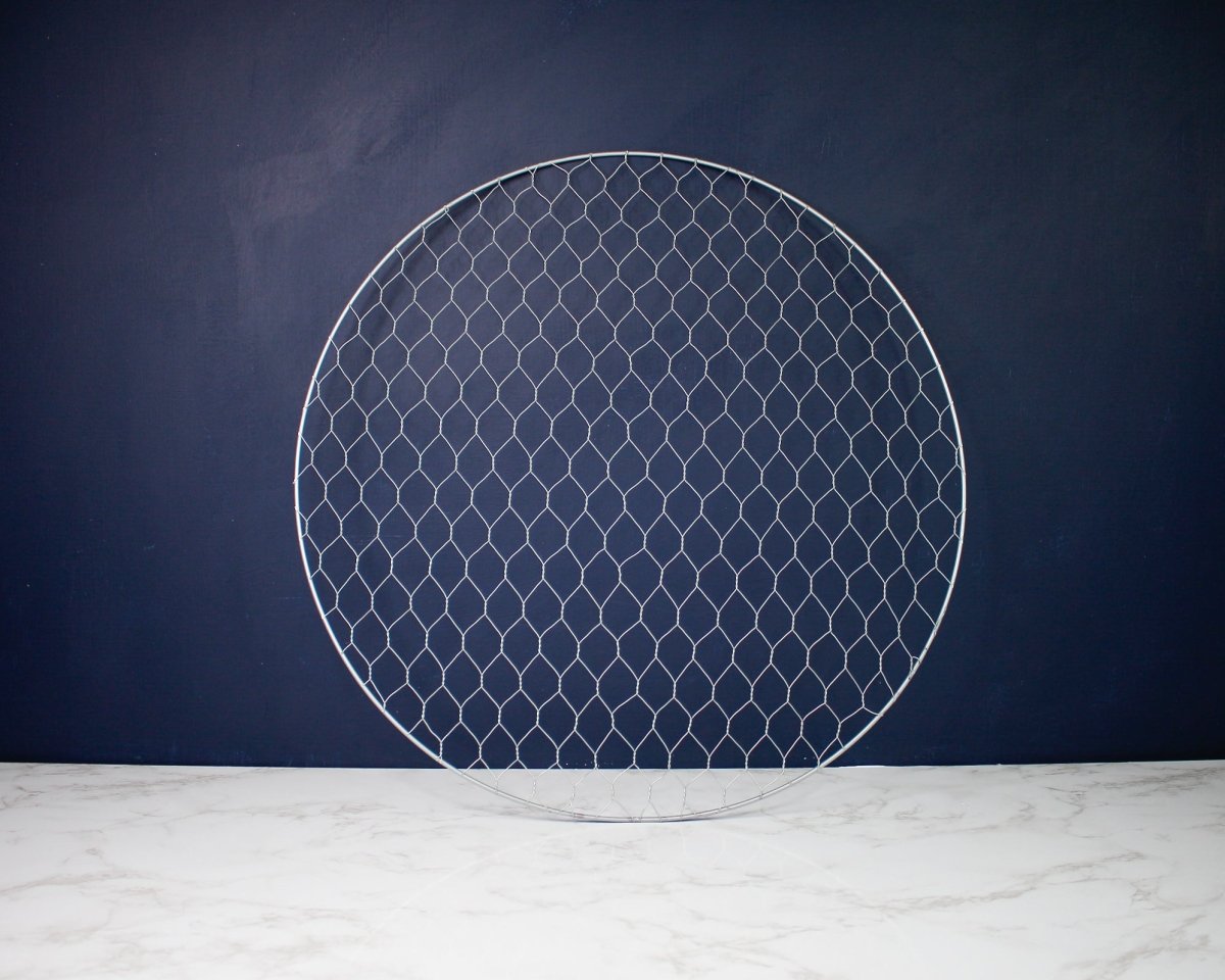 Round Chicken Wire Wreath (Multiple Sizes) – Sola Wood Flowers
